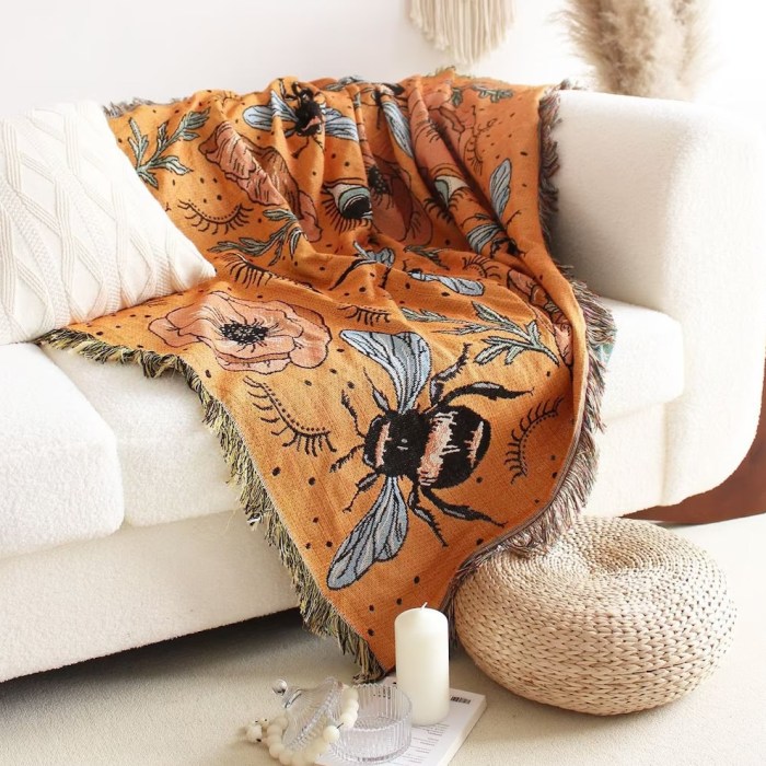 Bumble Bee Tapestry Throw Blanket