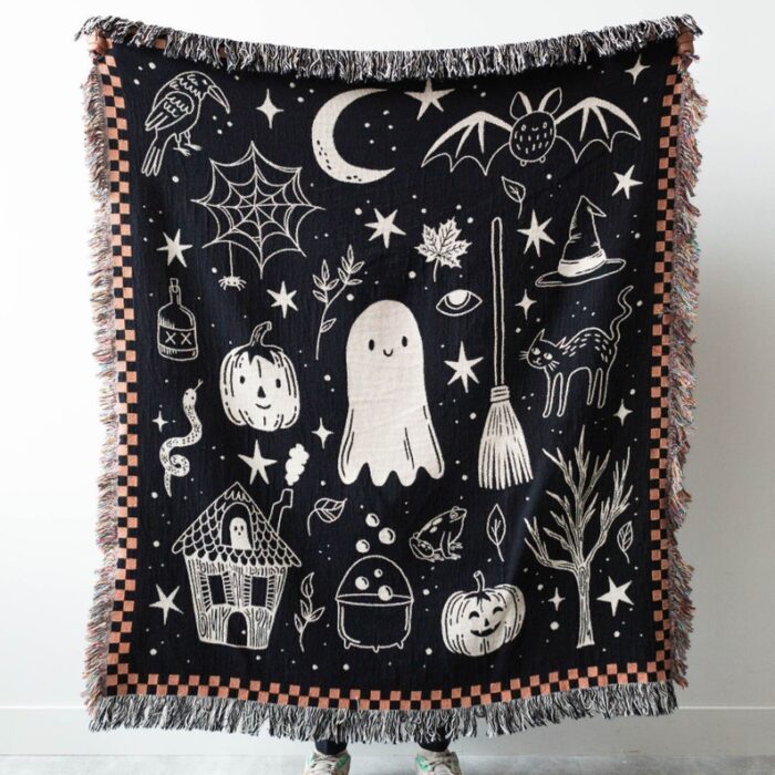 Halloween Throw Blanket: Cute Ghost Decor