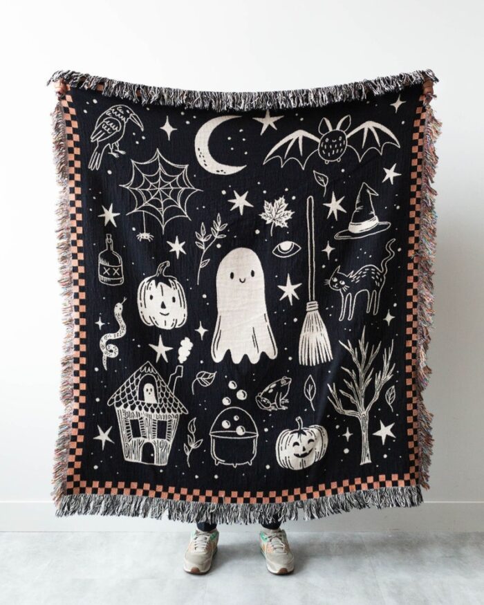 Halloween Throw Blanket: Cute Ghost Decor