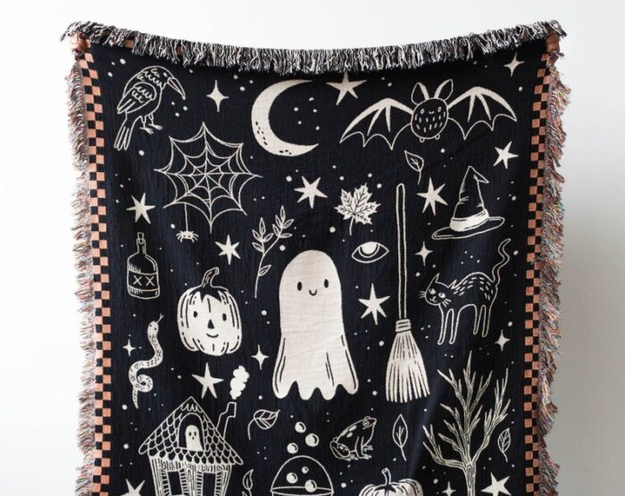 Halloween Throw Blanket: Cute Ghost Decor