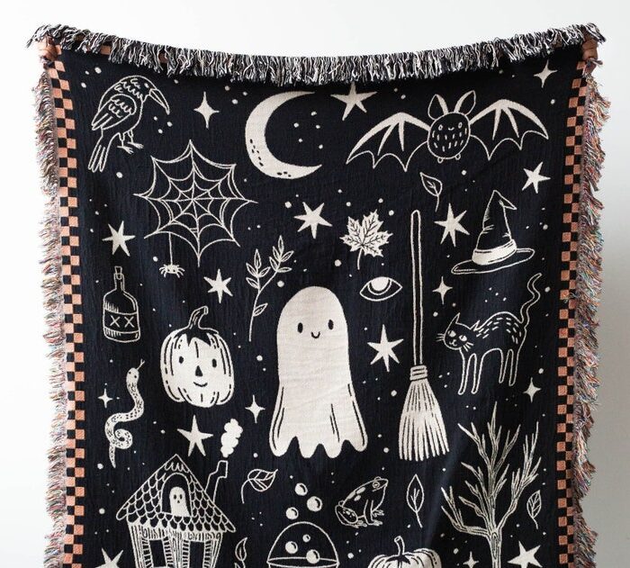 Halloween Throw Blanket: Cute Ghost Decor