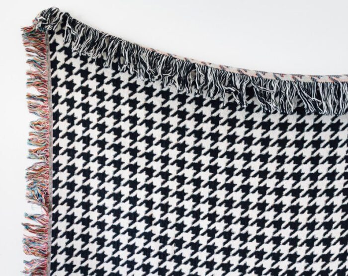 Houndstooth Woven Blanket: Black & Off White