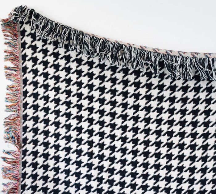 Houndstooth Woven Blanket: Black & Off White