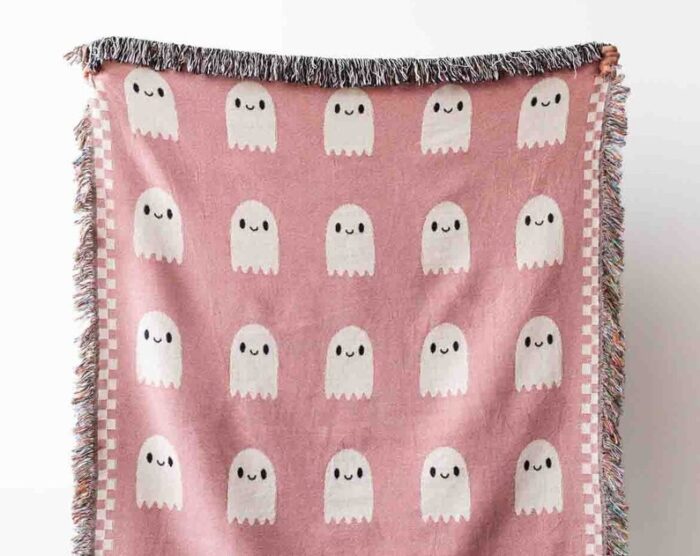 Pink Ghosts Blanket: Spooky Creepy Cute