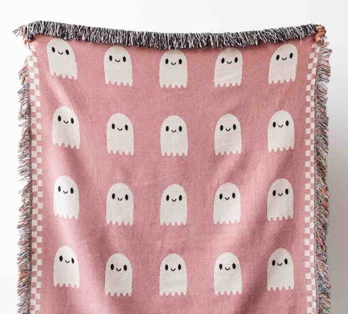 Pink Ghosts Blanket: Spooky Creepy Cute