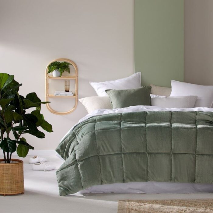 Plush Sage Quilted Comforter Blanket