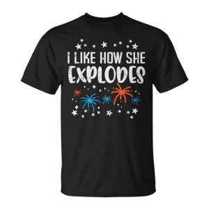 4Th July I Like How She Explodes Funny Patriotic Couple Men Gift For Mens Unisex Unisex T-Shirt